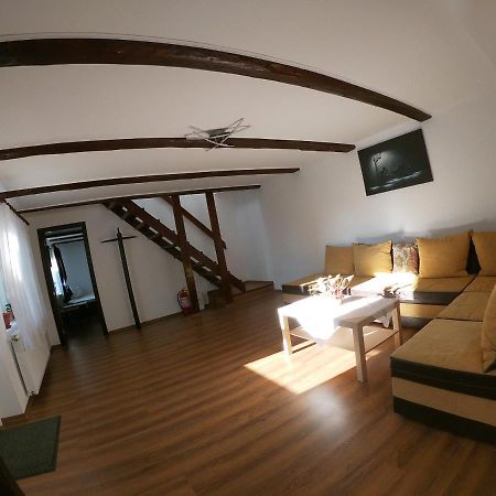 Casa De Oaspeti Laura Rîşnov Kültér fotó