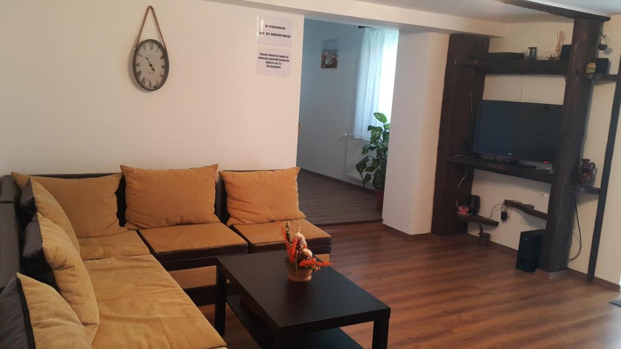 Casa De Oaspeti Laura Rîşnov Kültér fotó