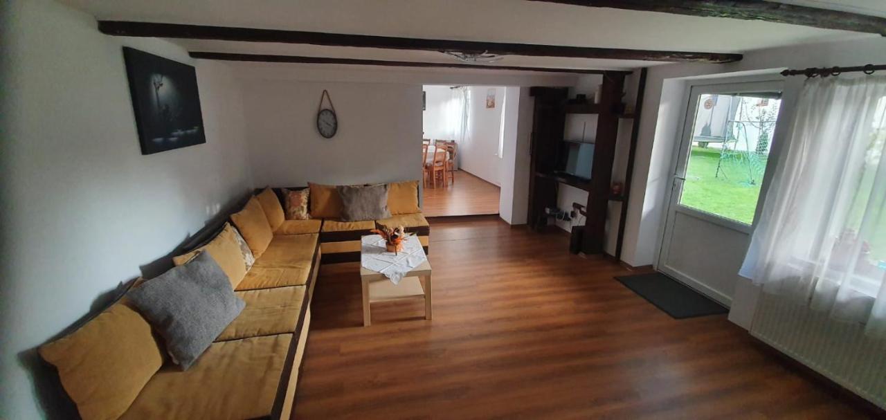 Casa De Oaspeti Laura Rîşnov Kültér fotó