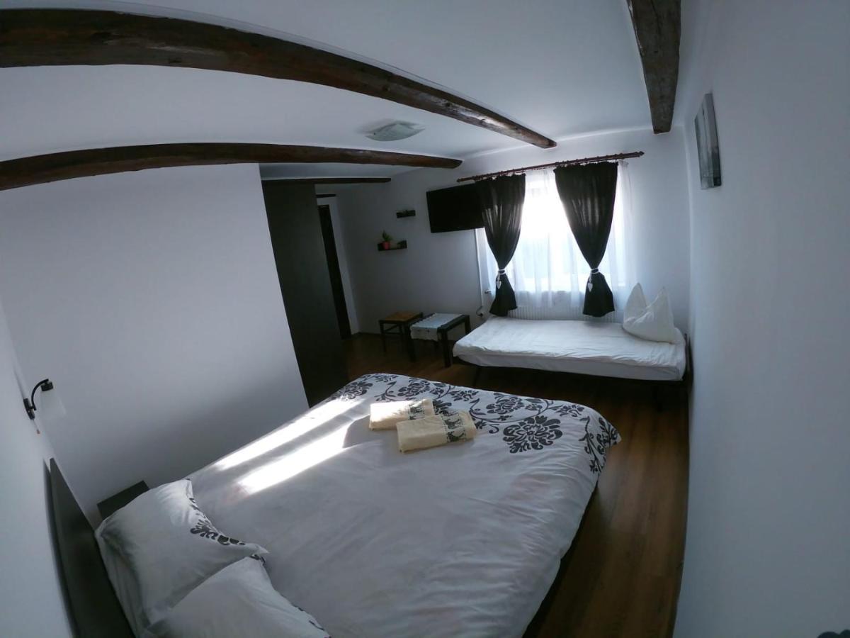 Casa De Oaspeti Laura Rîşnov Kültér fotó