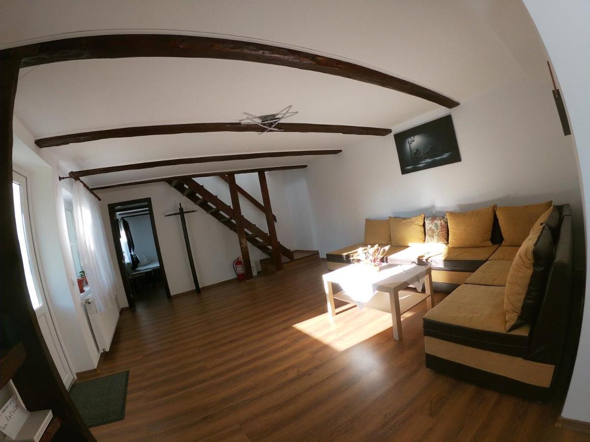 Casa De Oaspeti Laura Rîşnov Kültér fotó
