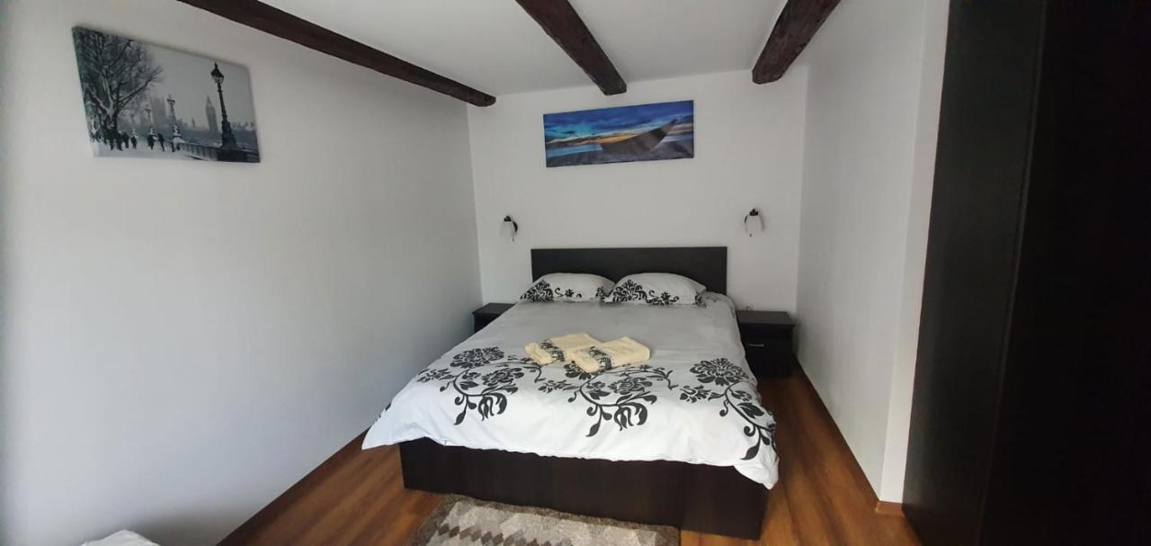 Casa De Oaspeti Laura Rîşnov Kültér fotó