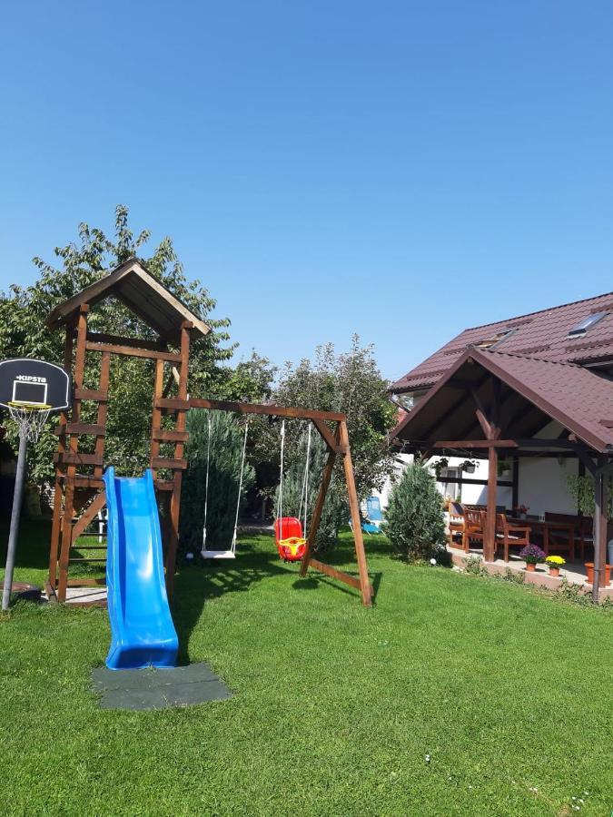 Casa De Oaspeti Laura Rîşnov Kültér fotó