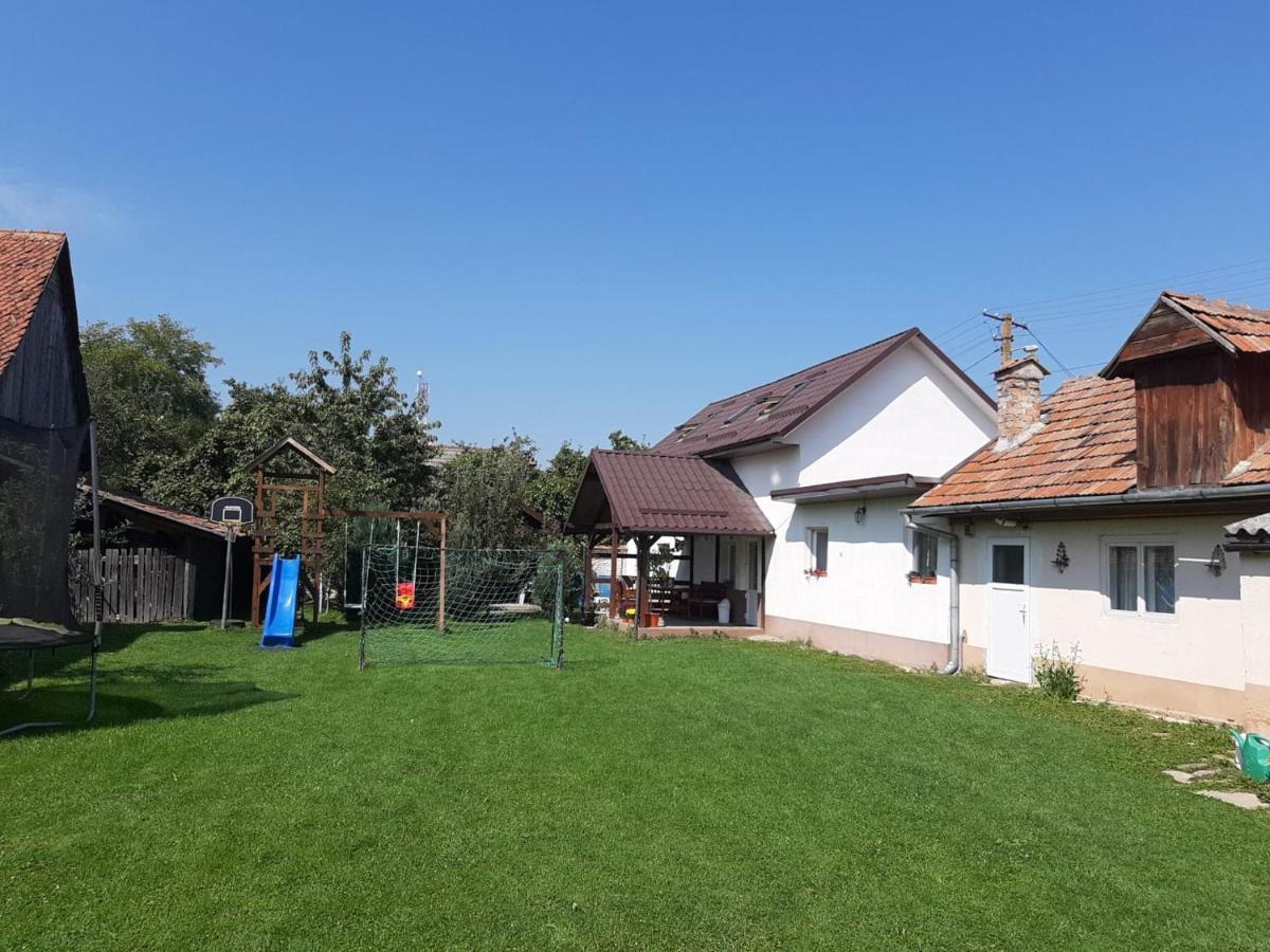 Casa De Oaspeti Laura Rîşnov Kültér fotó
