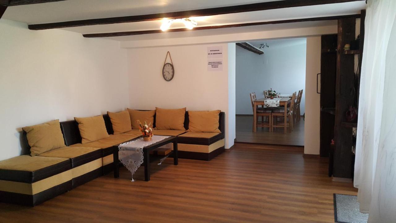Casa De Oaspeti Laura Rîşnov Kültér fotó