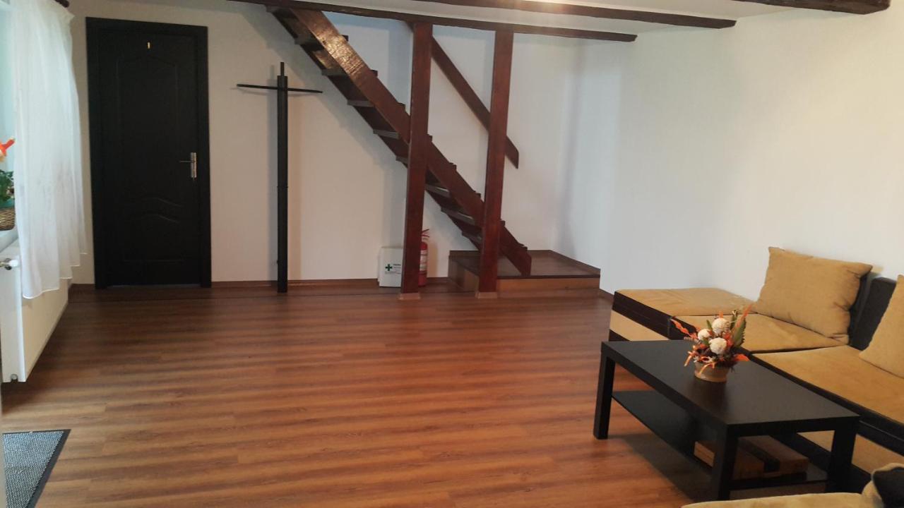 Casa De Oaspeti Laura Rîşnov Kültér fotó
