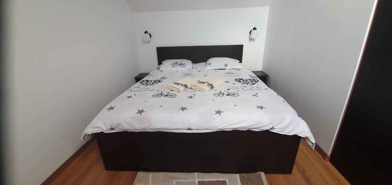 Casa De Oaspeti Laura Rîşnov Kültér fotó