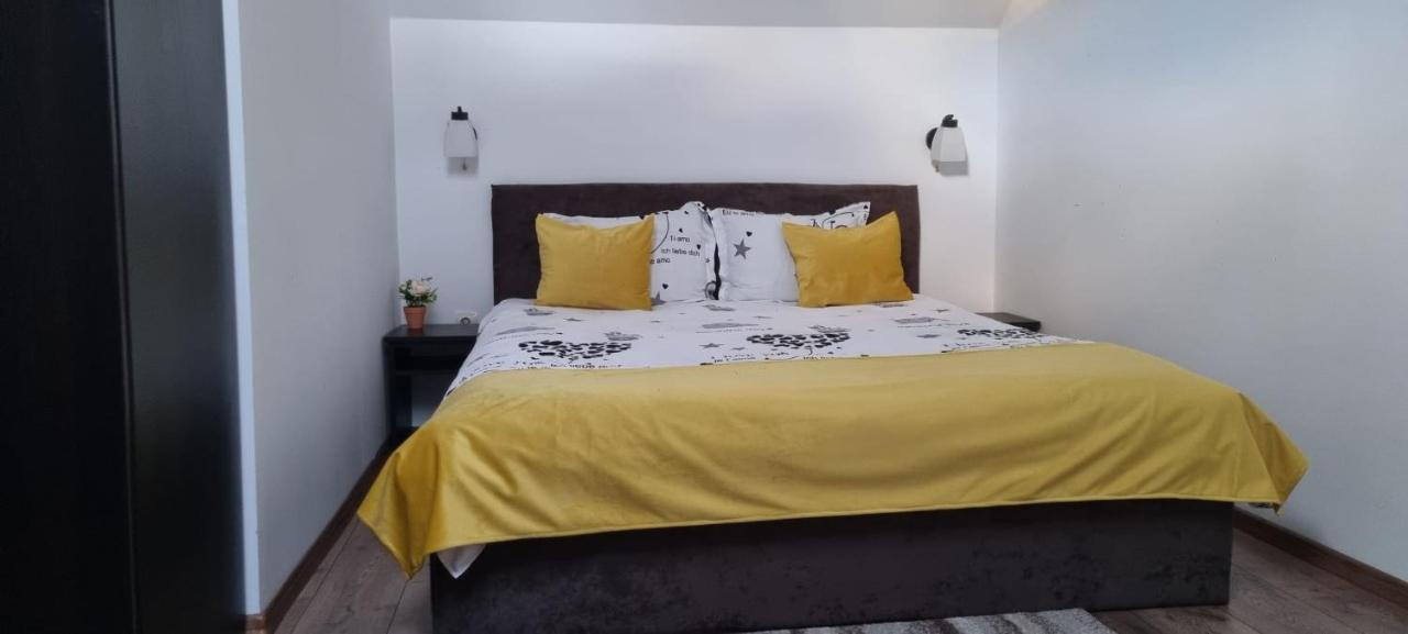 Casa De Oaspeti Laura Rîşnov Kültér fotó