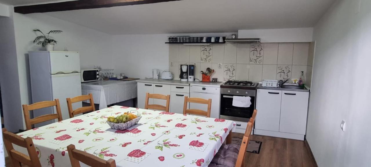 Casa De Oaspeti Laura Rîşnov Kültér fotó