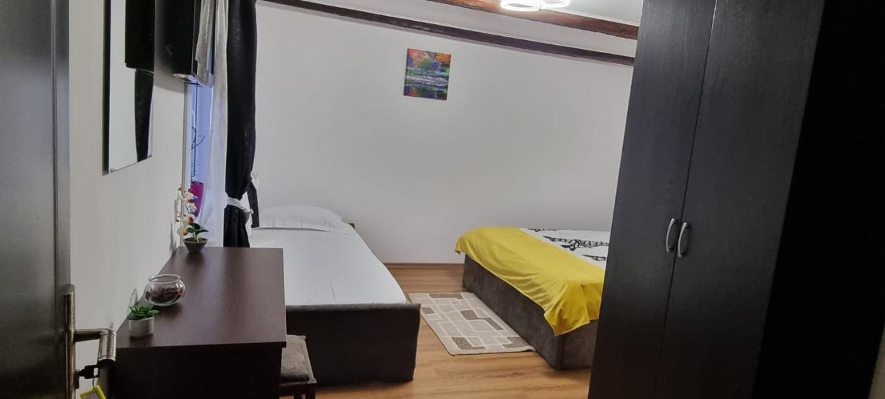 Casa De Oaspeti Laura Rîşnov Kültér fotó