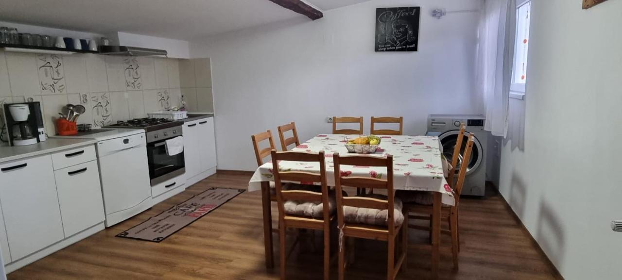 Casa De Oaspeti Laura Rîşnov Kültér fotó