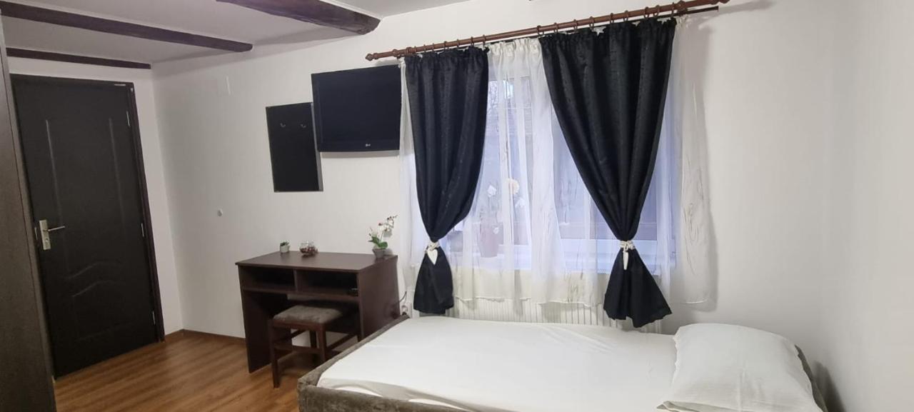 Casa De Oaspeti Laura Rîşnov Kültér fotó