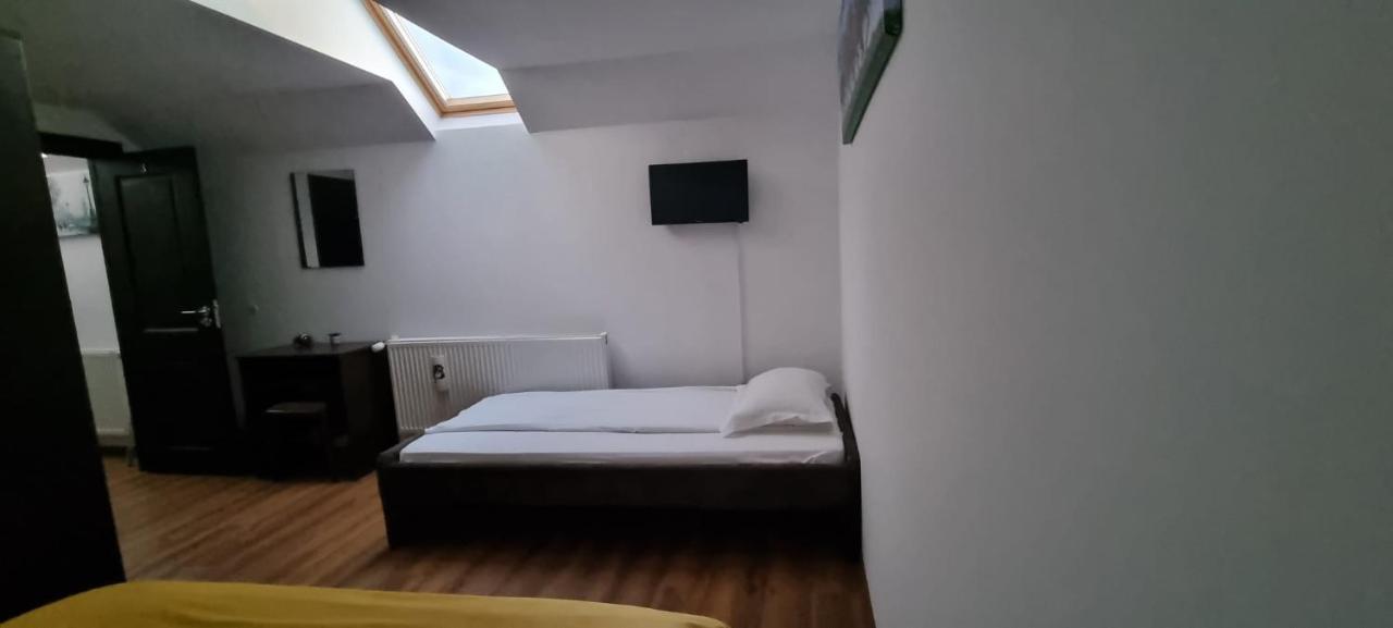 Casa De Oaspeti Laura Rîşnov Kültér fotó